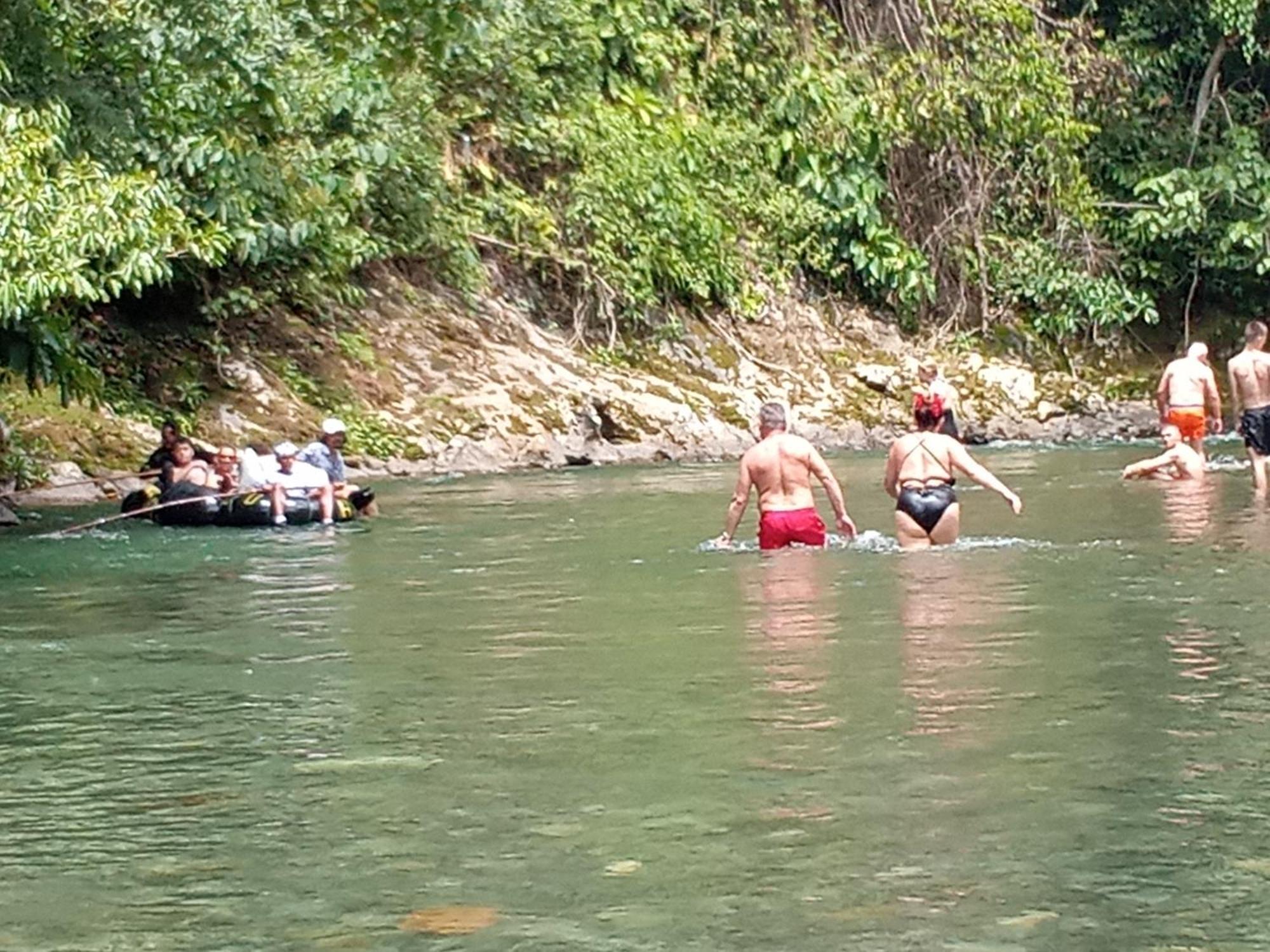 Hostel Jungle treking Bukit Lawang Exterior foto