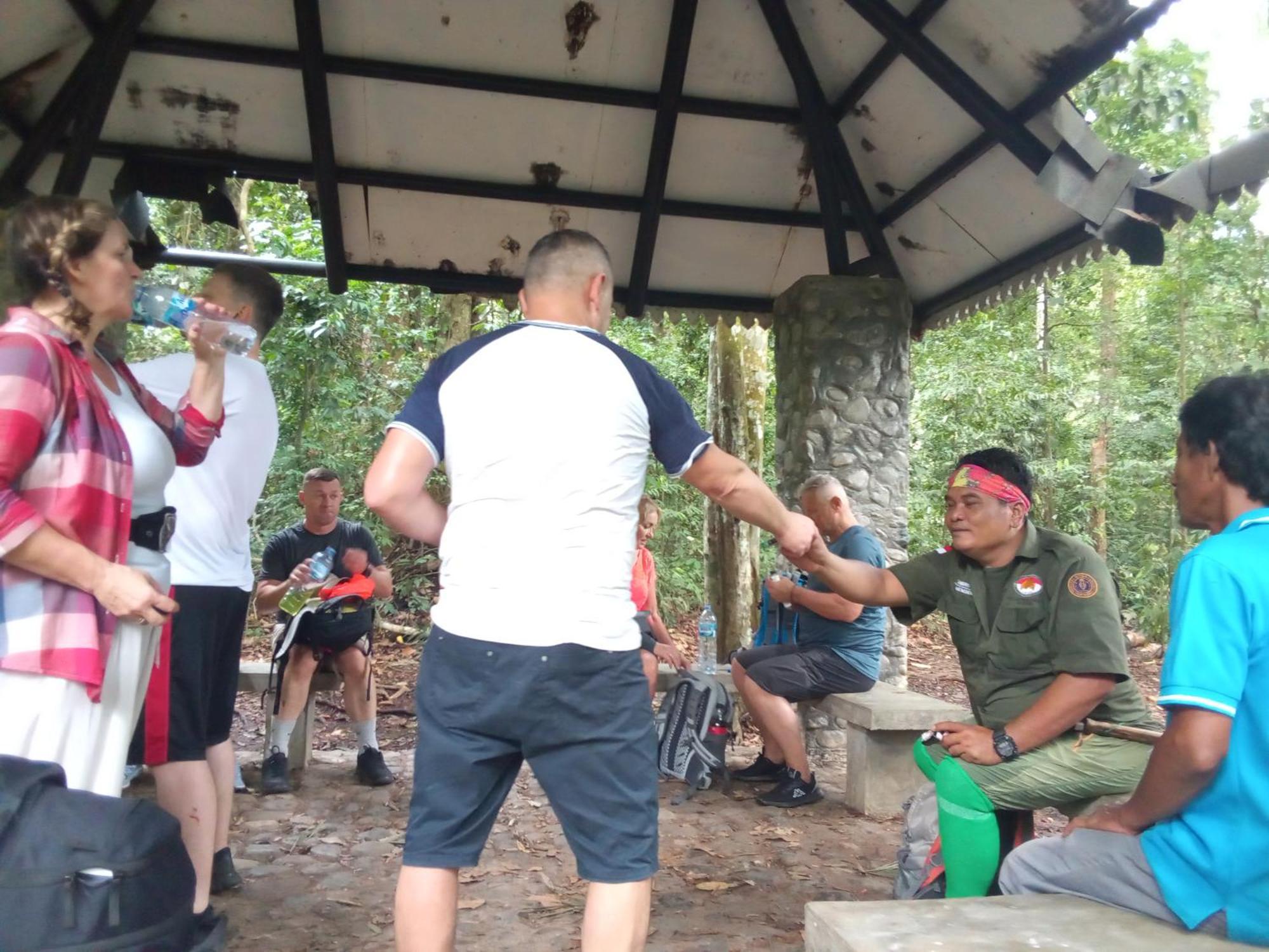 Hostel Jungle treking Bukit Lawang Exterior foto